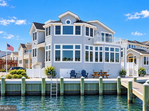 386 N 5th St, Surf City, NJ 08008
