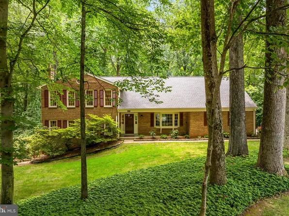 6005 Makely Dr, Fairfax Station, VA 22039