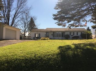 8458 E Clinton Trl, Eaton Rapids, MI 48827