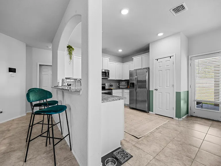 8402 Pleasant Trail Dr — Photo 10