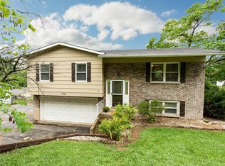 1716 Hilltop Ln, Imperial, MO 63052