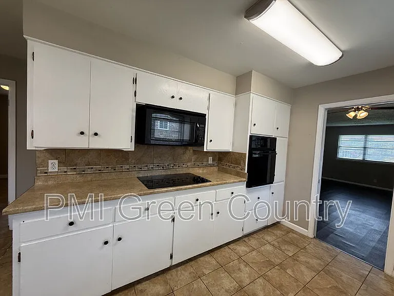 5919 E 45th St — Photo 8