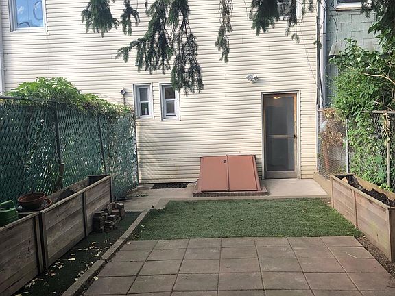 2nd image of 278 Onderdonk Ave APT 1
