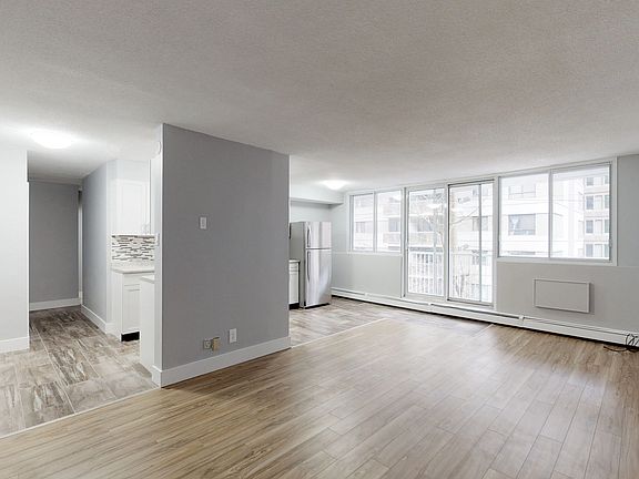 2nd image of 230 Gloucester St #1107