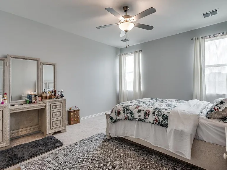 2116 Angus Dr — Photo 2