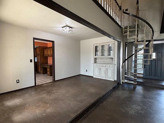 4th image of 47 Serenada Ln