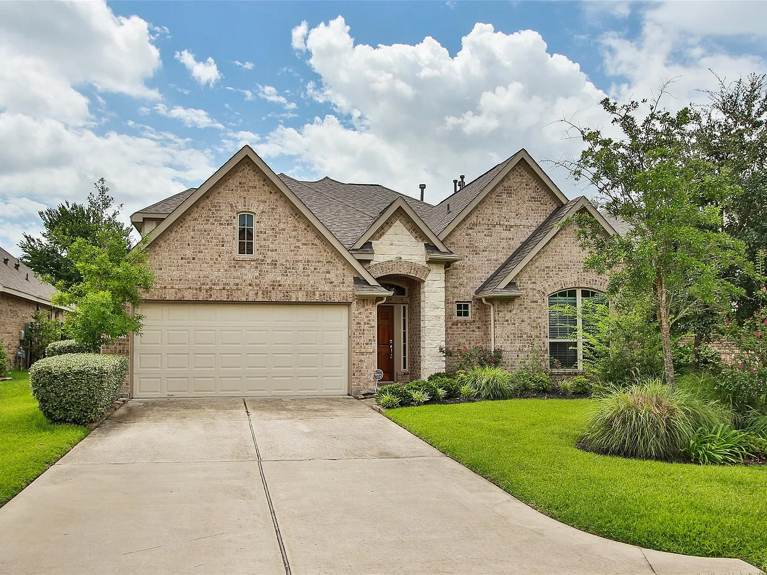 4 bed, 3.5 bath, 3081 sqft, $3,200 — Photo 2