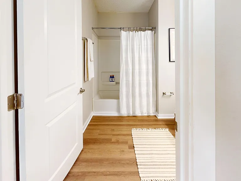 Indulge in the spacious allure of the Jekyll bathroom.
