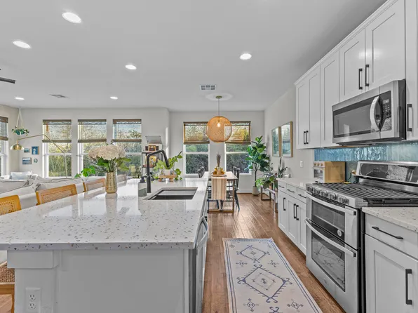 317 Bridgeford Dr #31, Austin, TX 78745