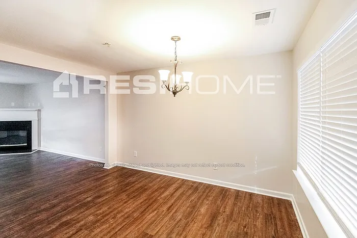 211 Coral Cir — Photo 5