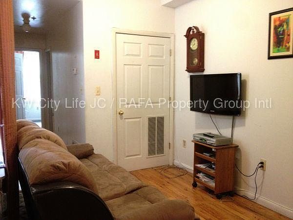2nd image of 531 Monroe St #2