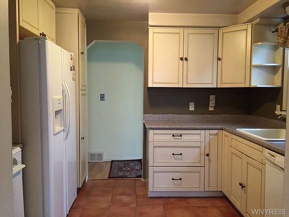 3rd image of 210 Lamont Dr