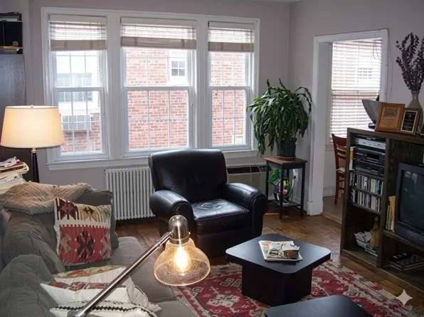4471 Macarthur Blvd NW APT 101, Washington, DC 20007