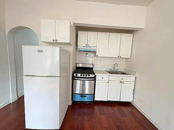 4th image of 127 E 101st St #1Z