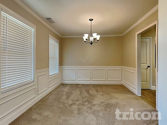 4th image of 210 Livingston Ct
