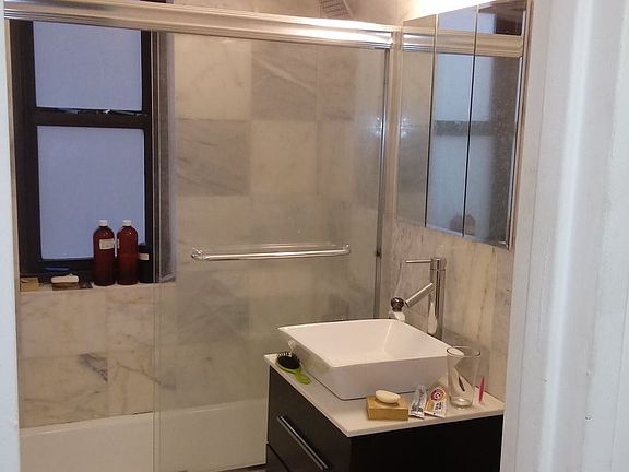 4th image of 385 Grand St APT L308