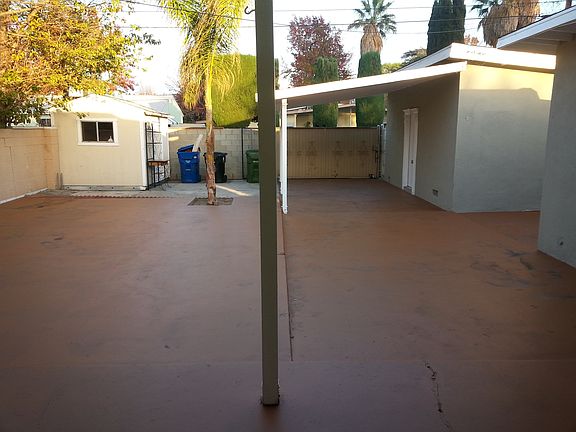 detach garage & storage room
