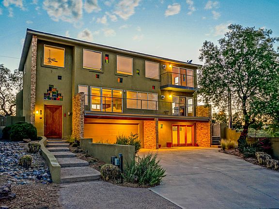 2nd image of 4001 Gracia Ct NE