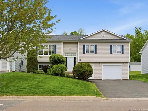 92 McGibbon St, Fredericton, NB E3B 9S2