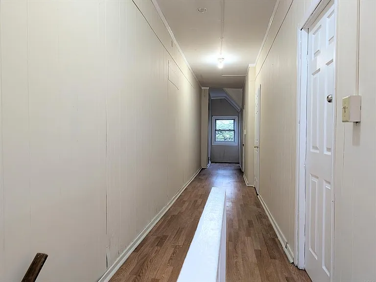 107 Catherine St — Photo 36
