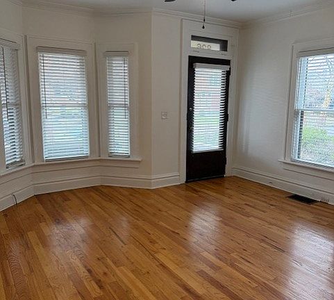 2nd image of 826 Park St #826