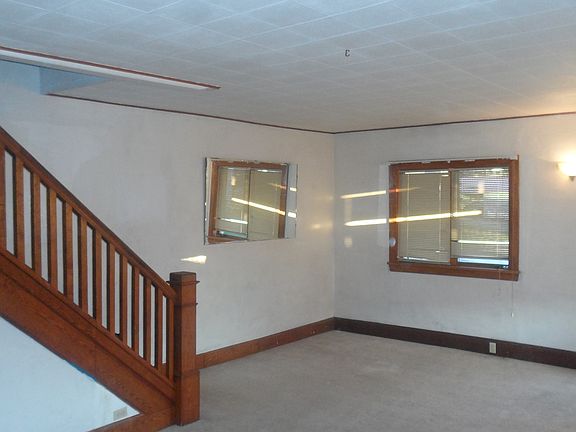 spacious living room 