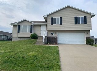 412 5th St NW, Bondurant, IA 50035