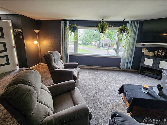 4th image of 126 Emerson Dr