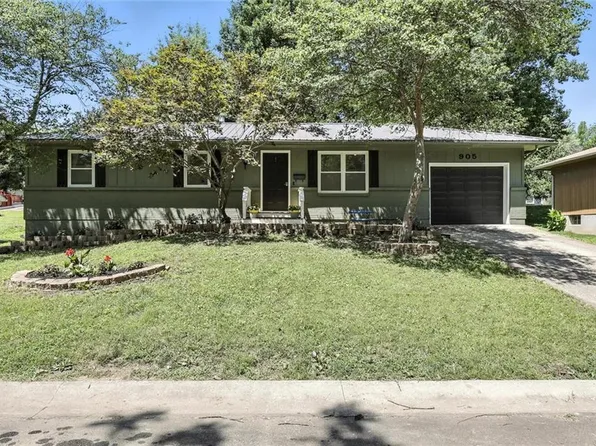 905 S 23rd St, Lexington, MO 64067