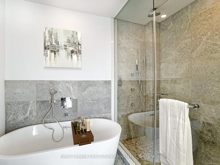 488 University Ave #2302 — Photo 27