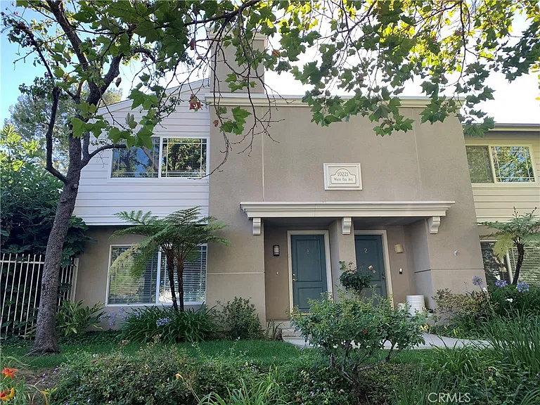 10221 White Oak Ave #1 — Photo 1