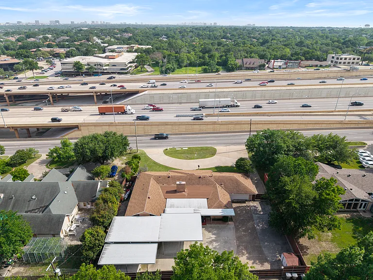 6545 Lyndon B Johnson Fwy — Photo 40