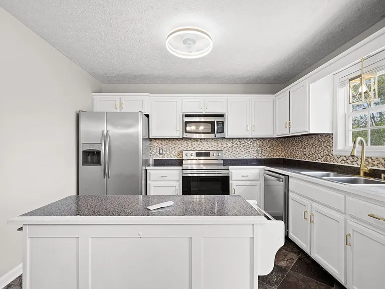 574 Oakmont Dr — Photo 11