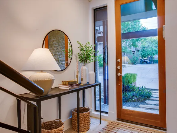 433 Trinity River Cir, Dallas, TX 75203