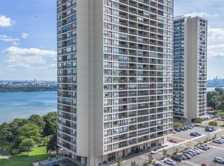 6 Horizon Rd APT 2702, Fort Lee, NJ 07024