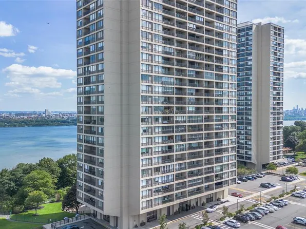 6 Horizon Rd APT 2702, Fort Lee, NJ 07024