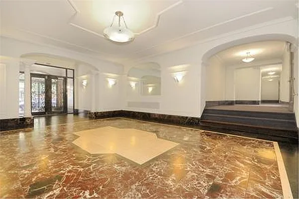 Sold by Avenue Real Estate | media 4