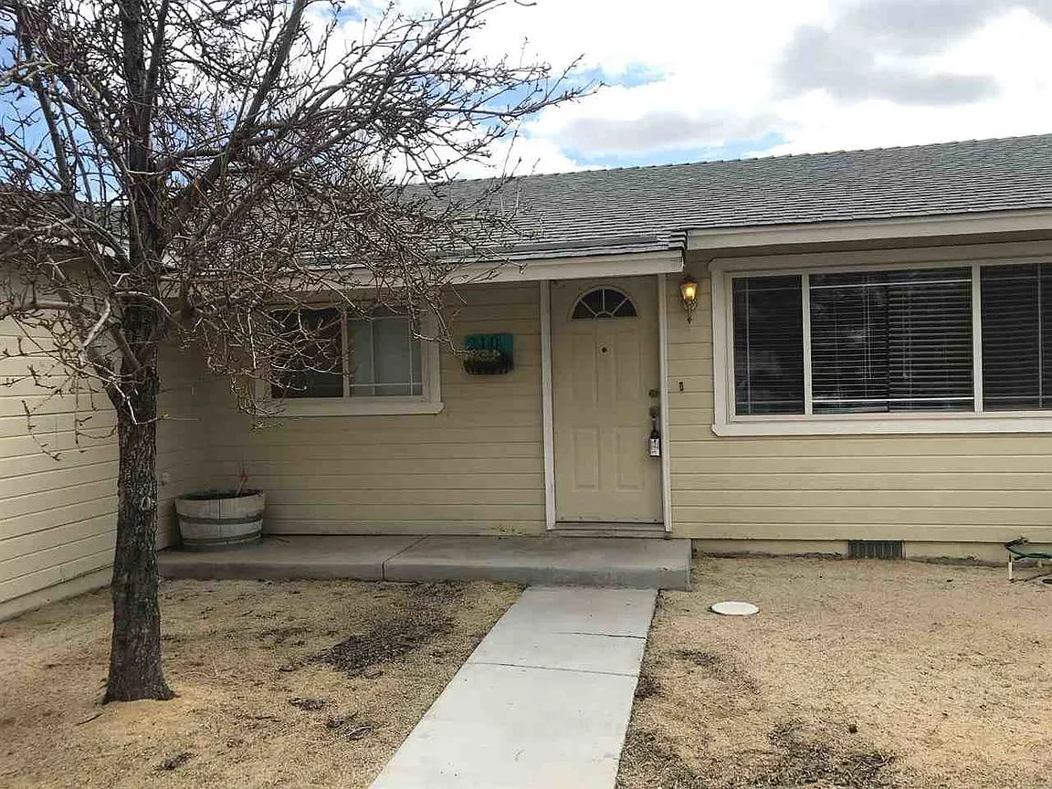 210 Rosewood Dr photo 1