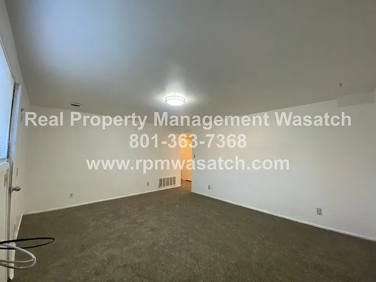 448 E Penney Ave — Photo 3