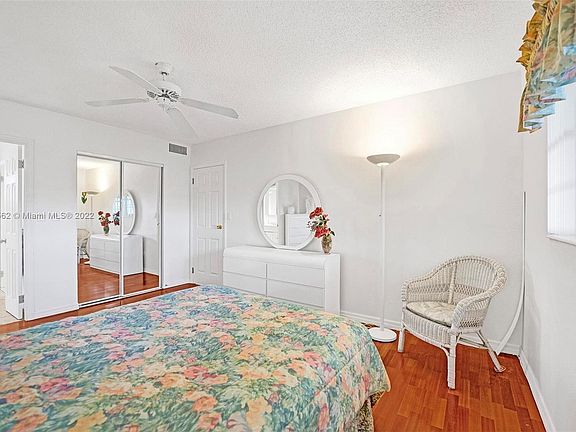 4th image of 4800 NW 35th St APT 507