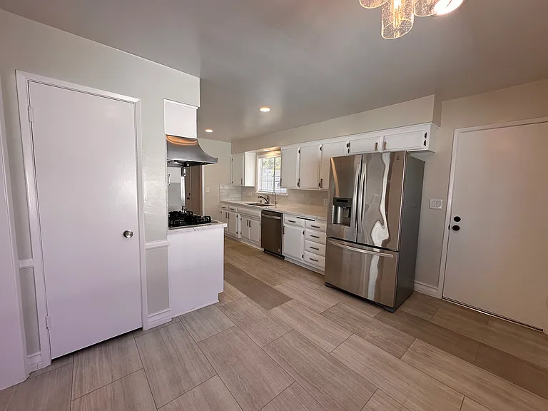 230 Stevens Ave — Photo 16