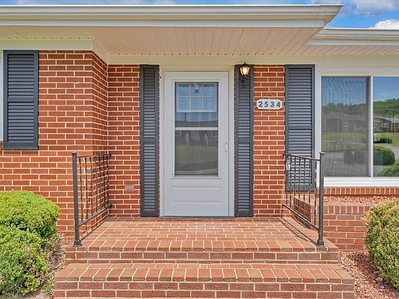2nd image of 2534 Pinecrest Dr
