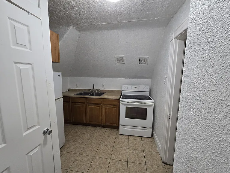 12 Gladstone St #4 — Photo 12