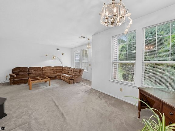 4th image of 18 Pheasant Brook Court