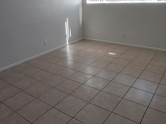 3rd image of 5800 Bromley Ave APT 28