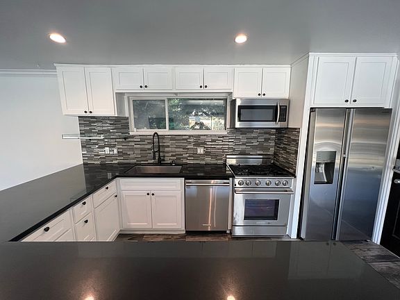 5th image of 6121 Glen Holly St #1/2