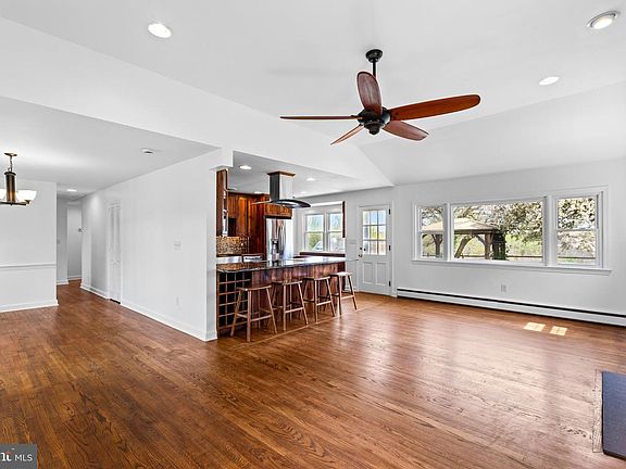 4th image of 1058 Glen Hall Rd