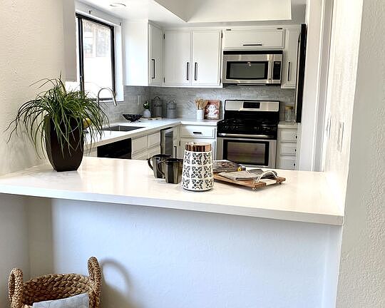 3rd image of 1224 S Saltair Ave APT 3