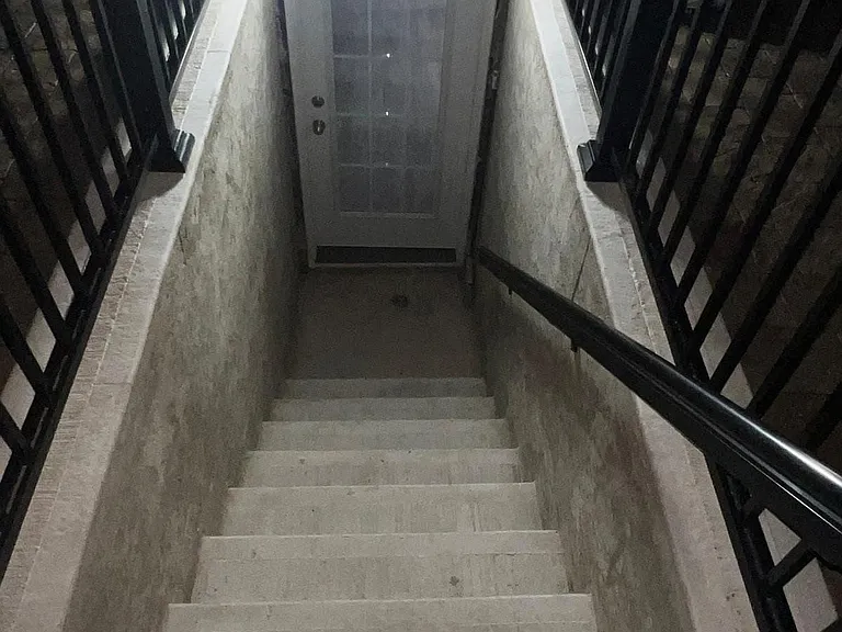 8 Evanwood Cres #BASEMENT — Photo 1