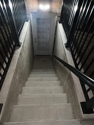 8 Evanwood Cres #BASEMENT Photo 1